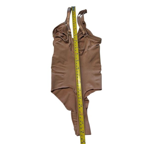 Skims Size L/XL Sculpting Thong Bodysuit Sienna Brown Shapewear Iconic NWT - Picture 9 of 10